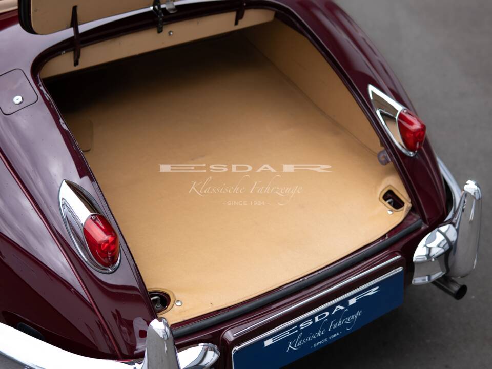 Image 30/32 de Jaguar XK 140 OTS (1955)