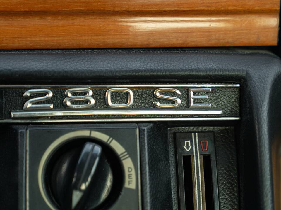 Image 40/50 of Mercedes-Benz 280 SE (1973)