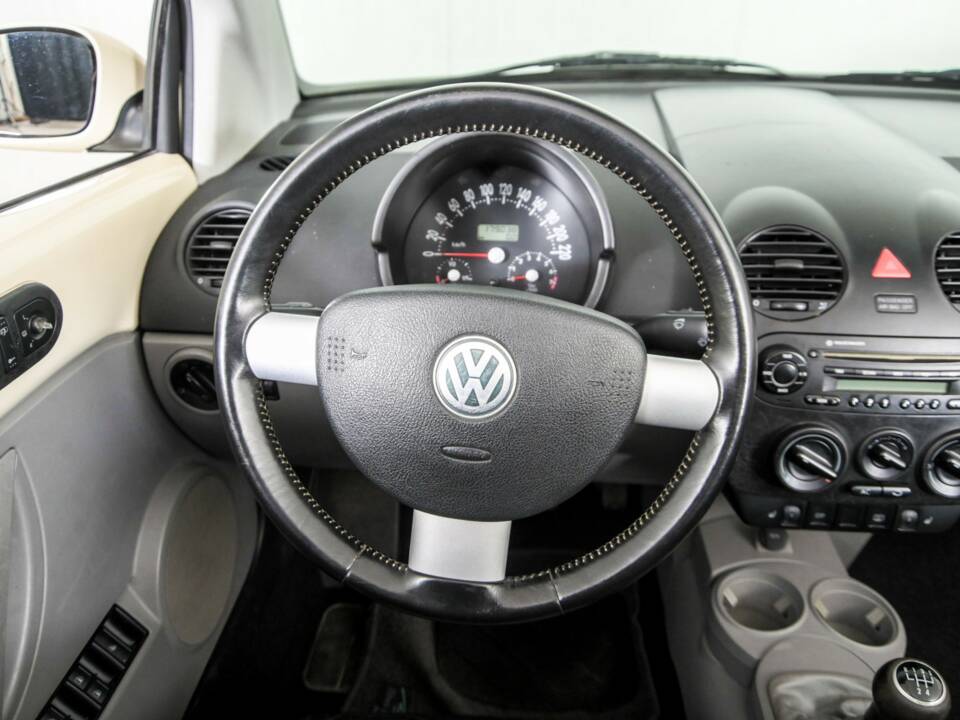 Imagen 8/48 de Volkswagen New Beetle 1.6 (2004)