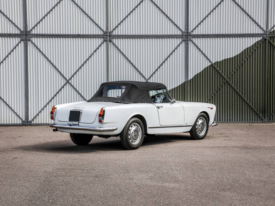 Immagine 10/36 di Alfa Romeo 2600 Spider (1963)