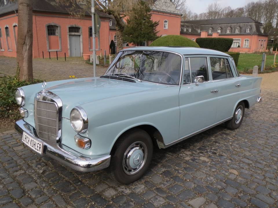 Imagen 1/25 de Mercedes-Benz 200 D (1966)