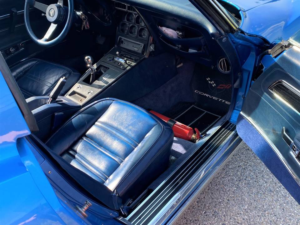 Image 16/24 of Chevrolet Corvette Stingray (1977)