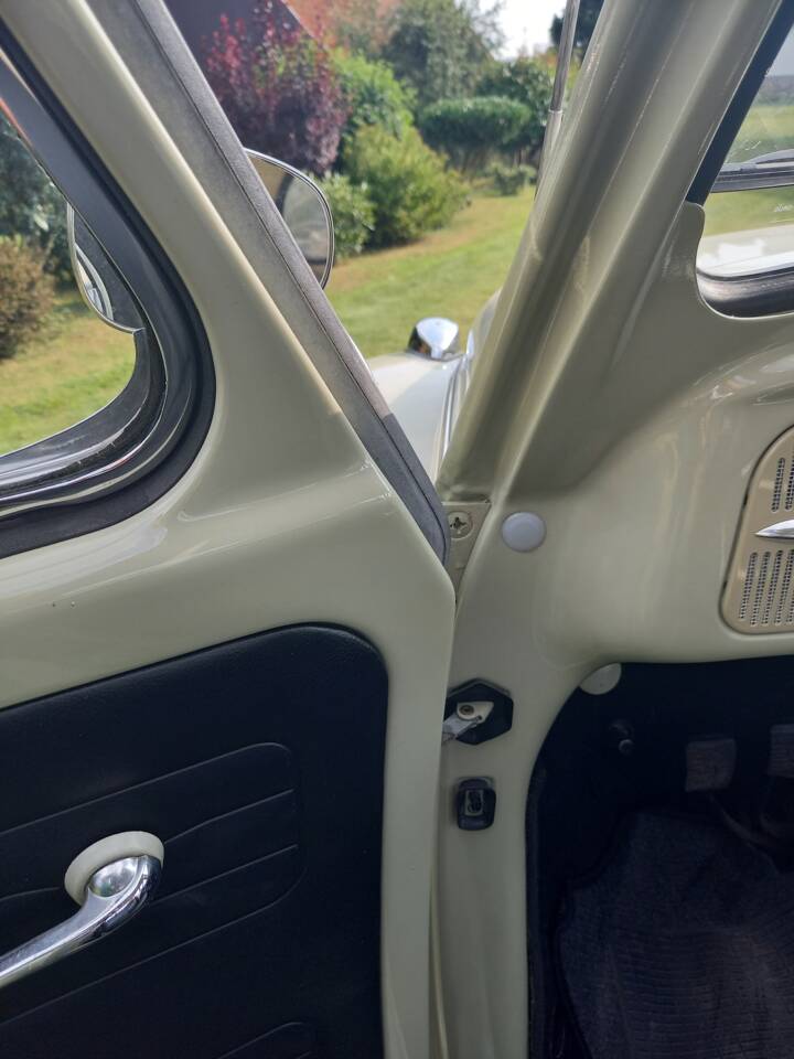 Image 61/137 of Volkswagen Beetle 1200 (1965)