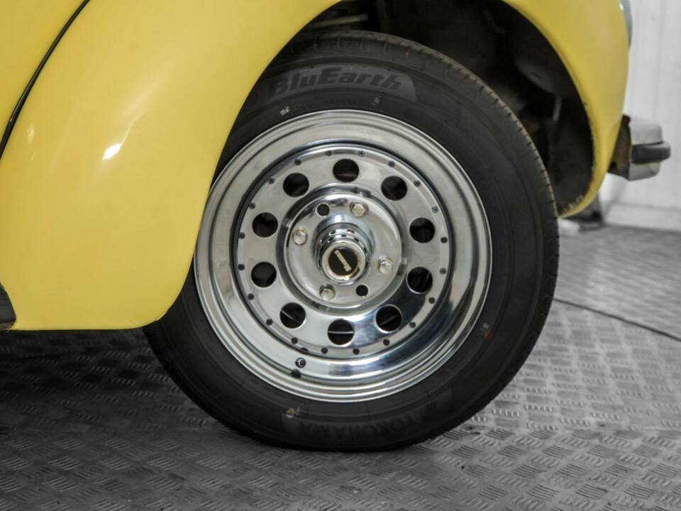 Immagine 39/50 di Volkswagen Käfer 1302 (1971)