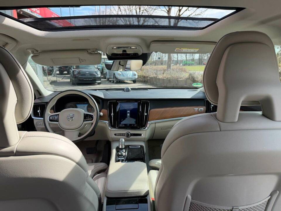 Bild 24/27 von Volvo S90 T8 (2018)