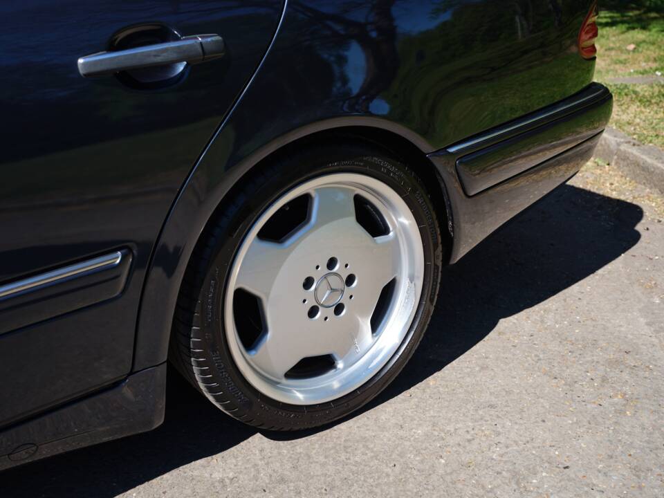 Immagine 34/50 di Mercedes-Benz E 55 AMG (1999)