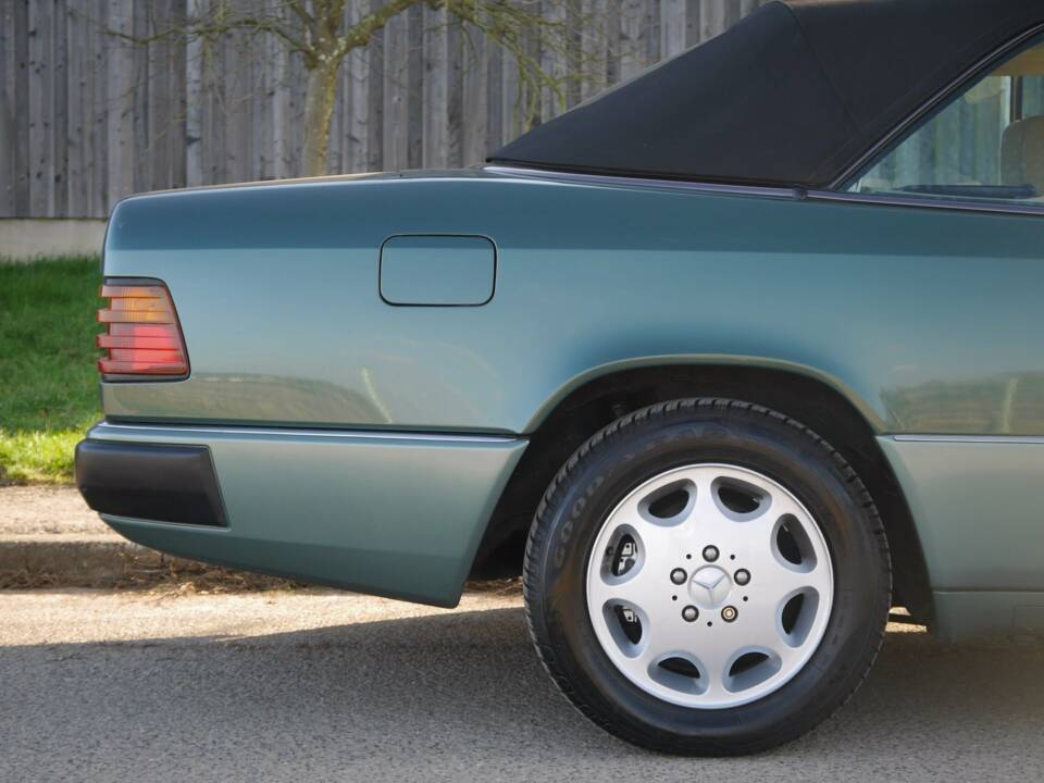 Bild 24/30 von Mercedes-Benz 300 CE-24 (1992)