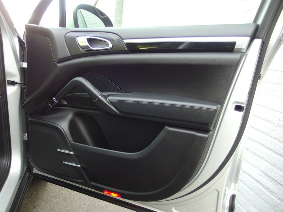 Image 66/98 of Porsche Cayenne S (2010)