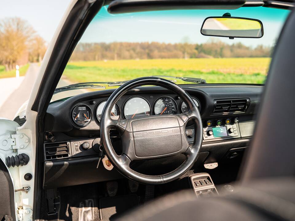 Image 21/48 of Porsche 911 Carrera 4 (1992)