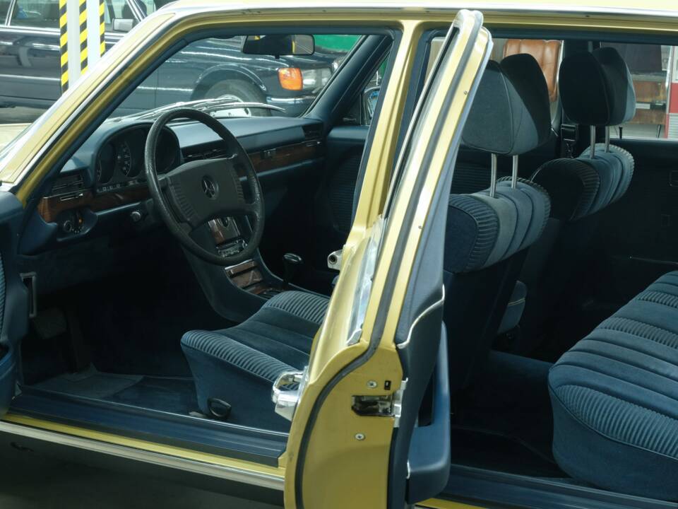 Image 16/76 of Mercedes-Benz 350 SEL (1977)