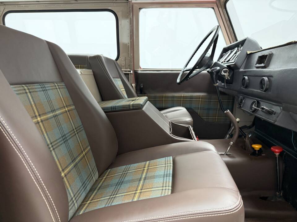 Afbeelding 11/33 van Land Rover 109 (1989)