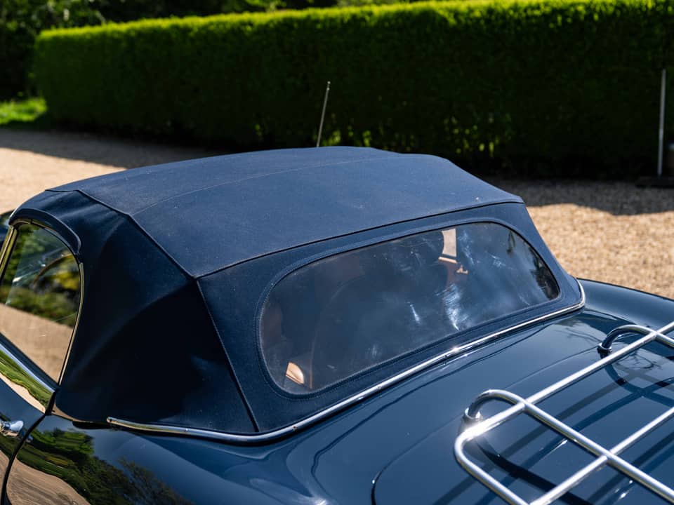 Image 35/86 de Jaguar E-Type (1967)