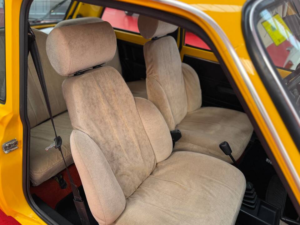 Image 26/34 of Renault R 5 Alpine Turbo (1981)