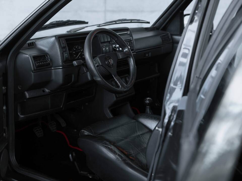 Image 12/39 of Volkswagen Golf Mk II GTi 16V 1.8 (1991)