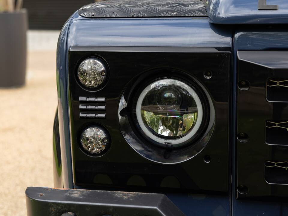 Image 8/43 of Land Rover Defender 90 (2010)