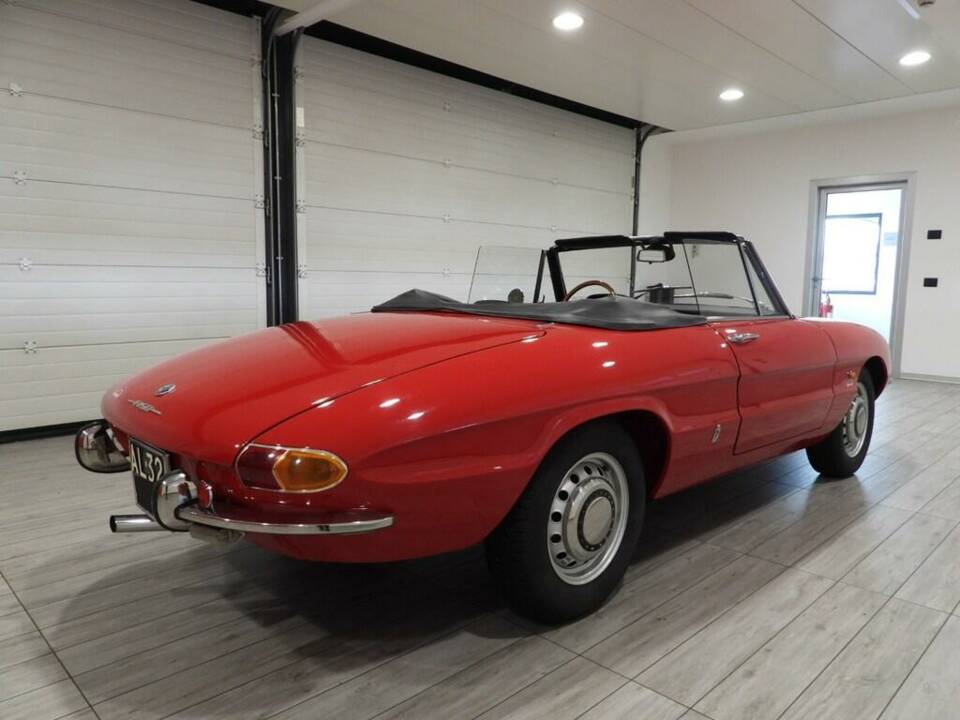 Image 4/15 of Alfa Romeo 1750 Spider Veloce (1968)
