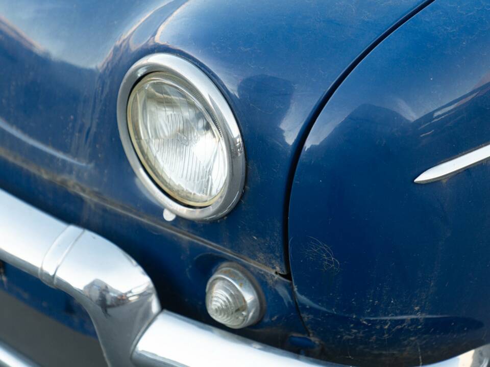 Image 11/42 of Renault Ondine (1962)