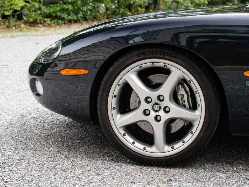 Immagine 17/42 di Jaguar XKR (2003)
