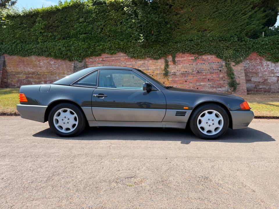 Immagine 2/29 di Mercedes-Benz 500 SL (1992)