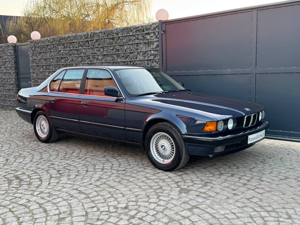Immagine 76/99 di BMW 735i (1988)