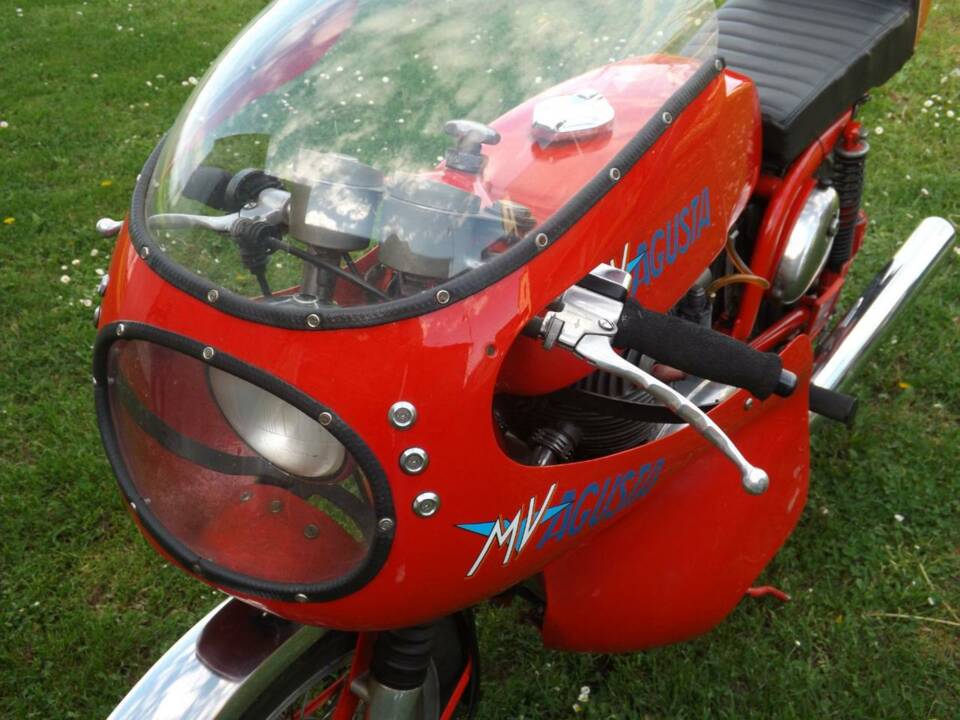 Immagine 38/50 di MV Agusta 350 S (1972)