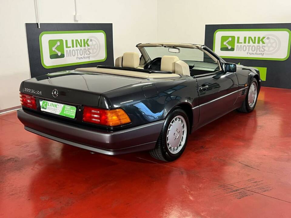 Image 19/48 of Mercedes-Benz 300 SL-24 (1992)