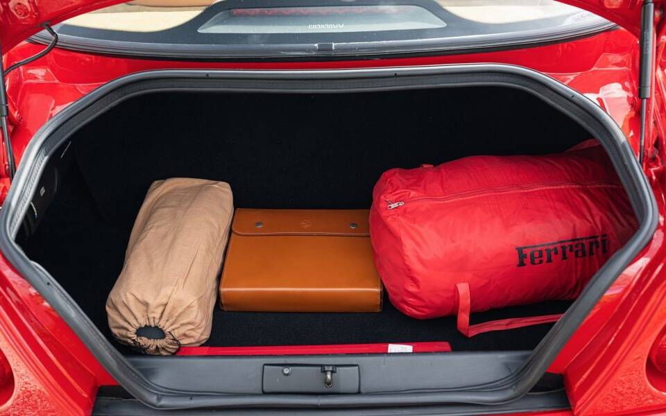 Bild 44/49 von Ferrari 550 Maranello (2000)