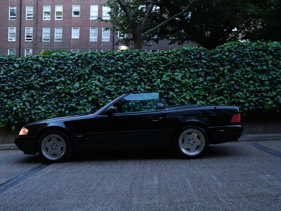 Image 95/100 of Mercedes-Benz SL 600 (1998)