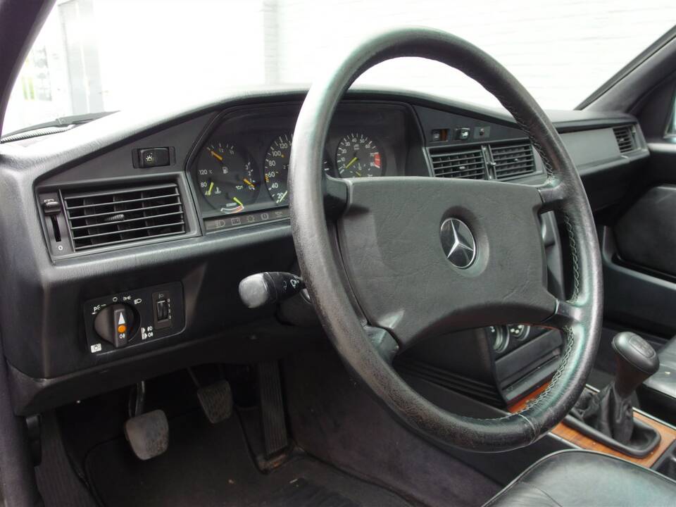 Immagine 42/98 di Mercedes-Benz 190 E 2.3-16 (1985)