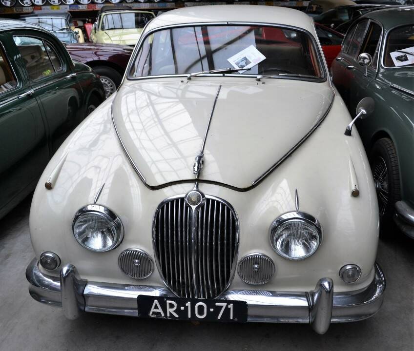 Image 20/26 of Jaguar Mk II 2.4 (1960)