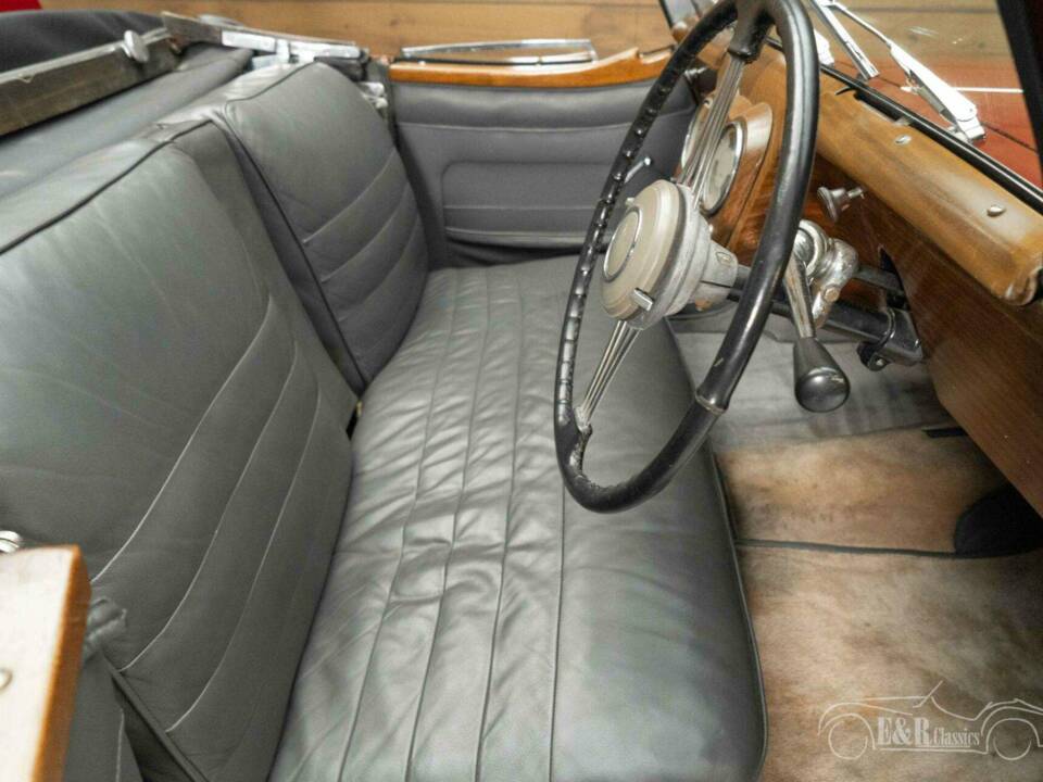 Image 14/19 of Triumph 1800 Roadster (1947)