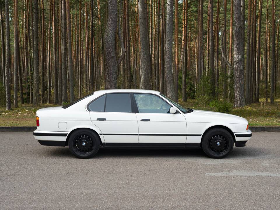 Image 2/55 of BMW 525ix (1993)