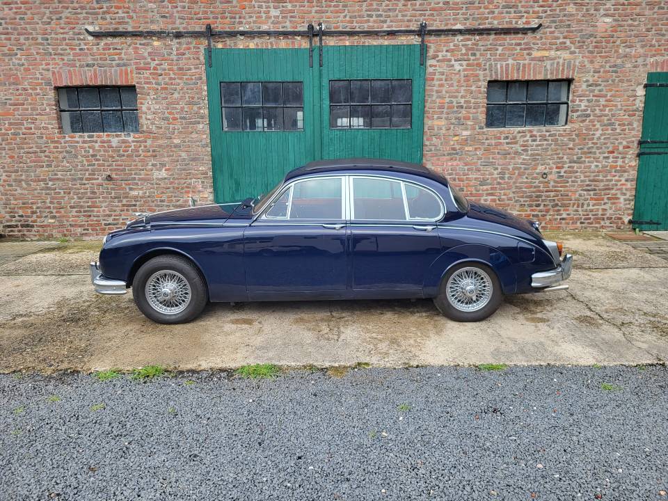 Image 2/36 de Daimler 2,5 Liter V8 (1964)