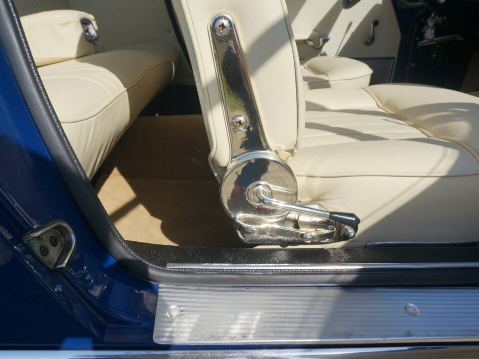 Image 23/46 of Peugeot 404 Coupé (1967)