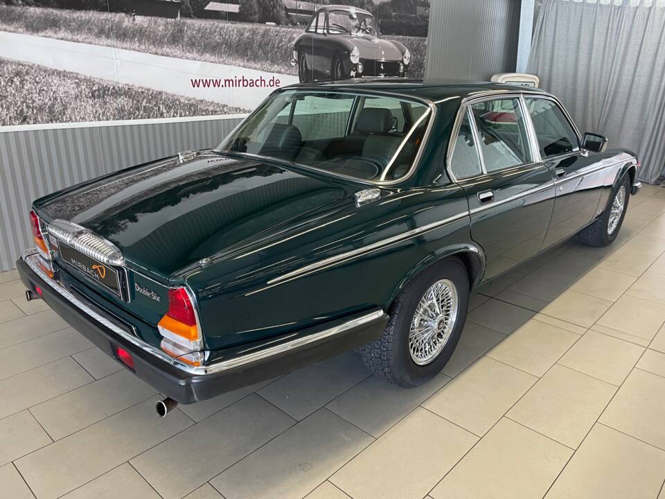 Image 6/18 of Jaguar XJ12 6.0 (1993)