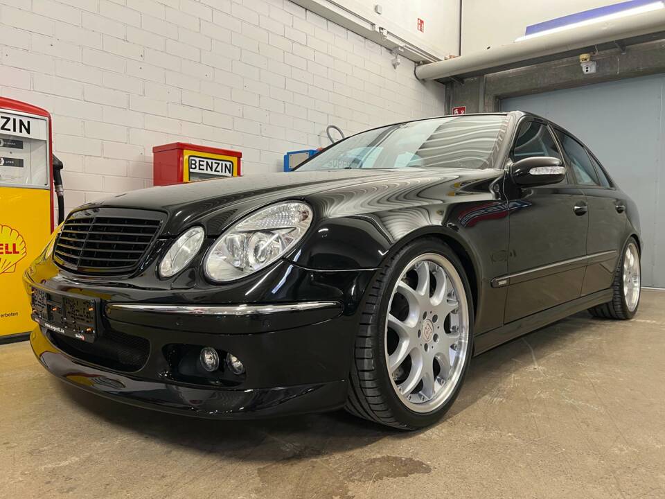 Image 2/20 of Mercedes-Benz E 500 (2002)