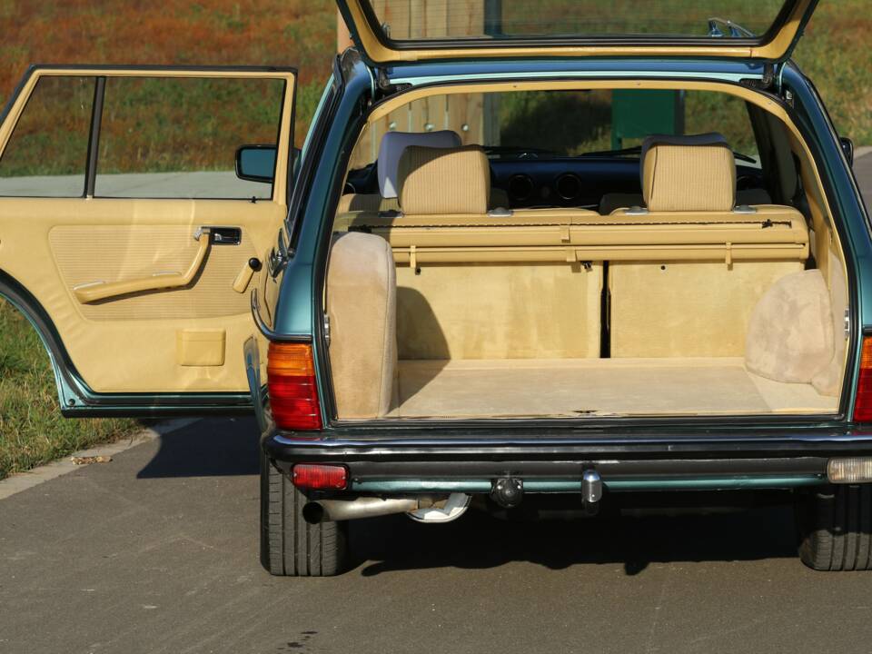 Image 14/24 of Mercedes-Benz 280 TE (1983)