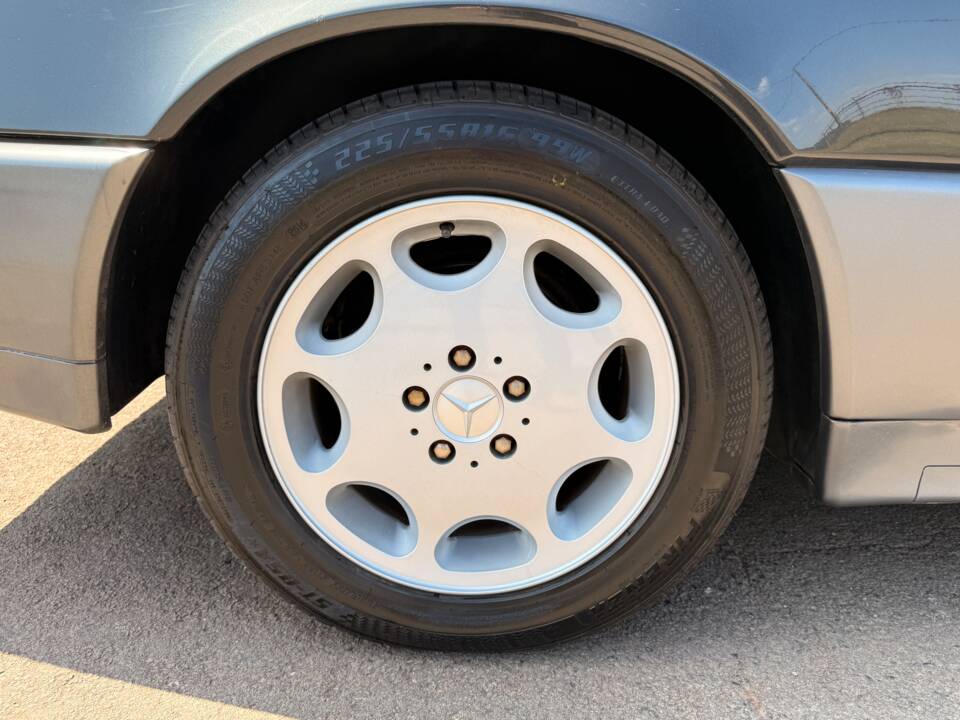 Immagine 20/29 di Mercedes-Benz 500 SL (1992)
