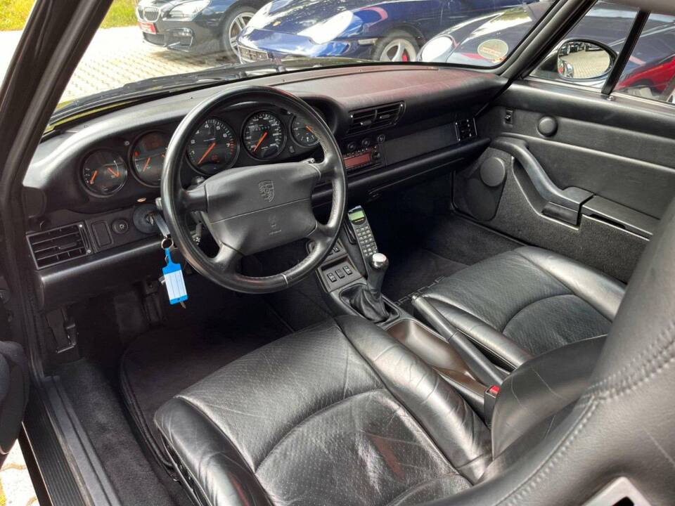 Image 8/19 of Porsche 911 Carrera 4 (1997)