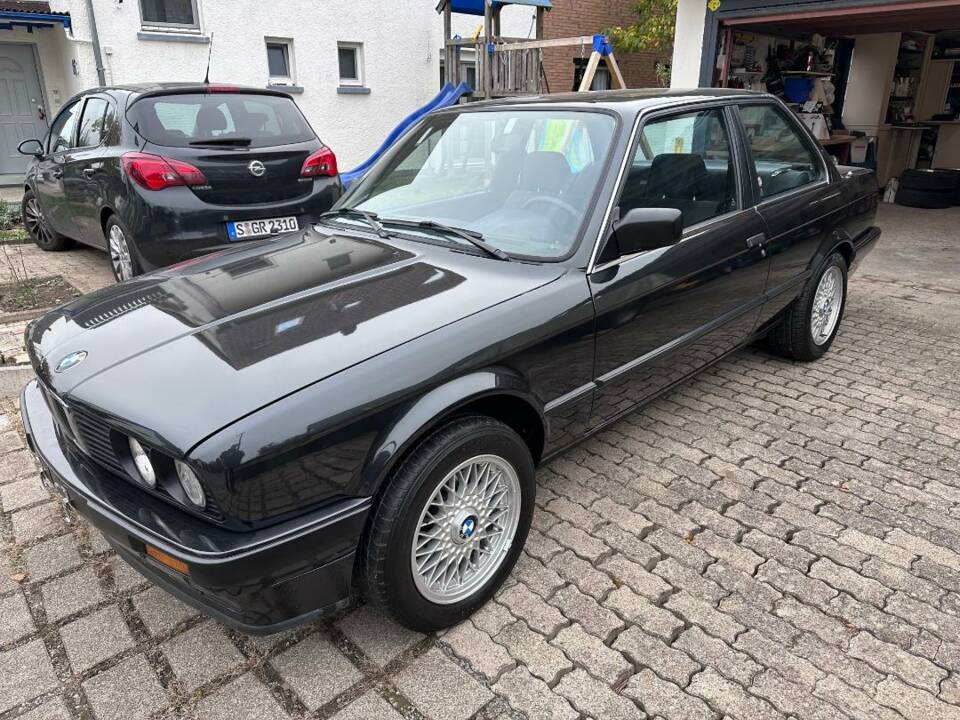 Image 6/17 of BMW 316i (1990)