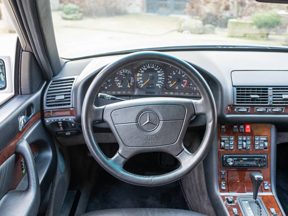 Bild 27/45 von Mercedes-Benz S 500 (1995)