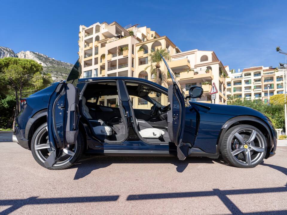 Image 5/21 of Ferrari Purosangue V12 (2025)