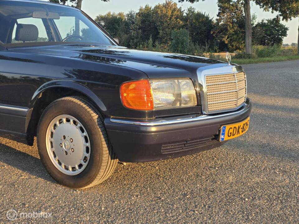 Image 6/50 de Mercedes-Benz 300 SE (1989)