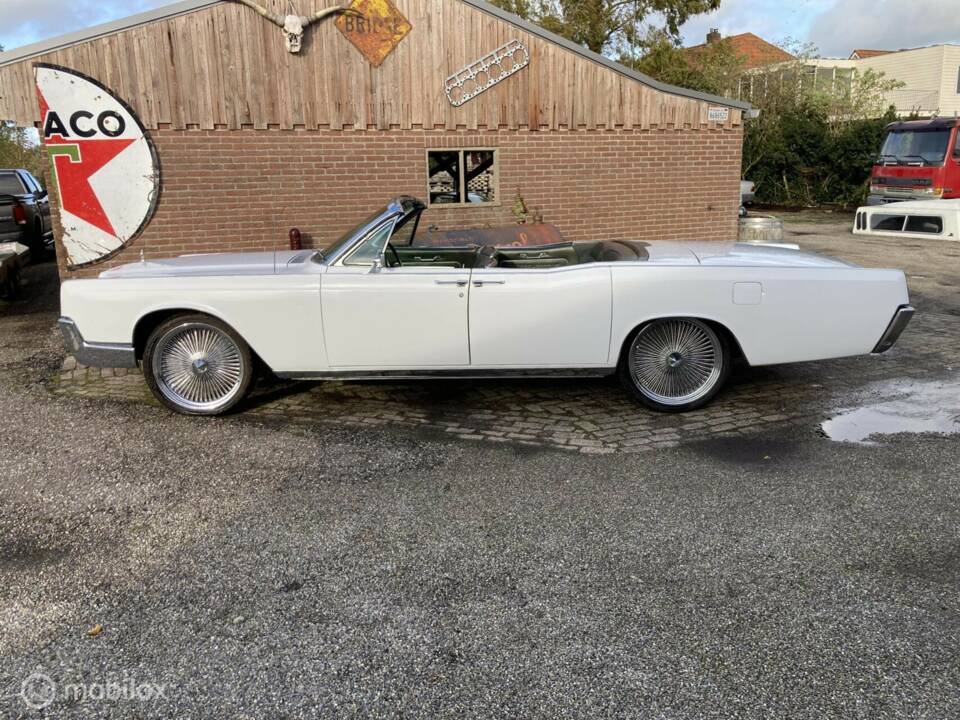 Bild 35/50 von Lincoln Continental Convertible (1966)