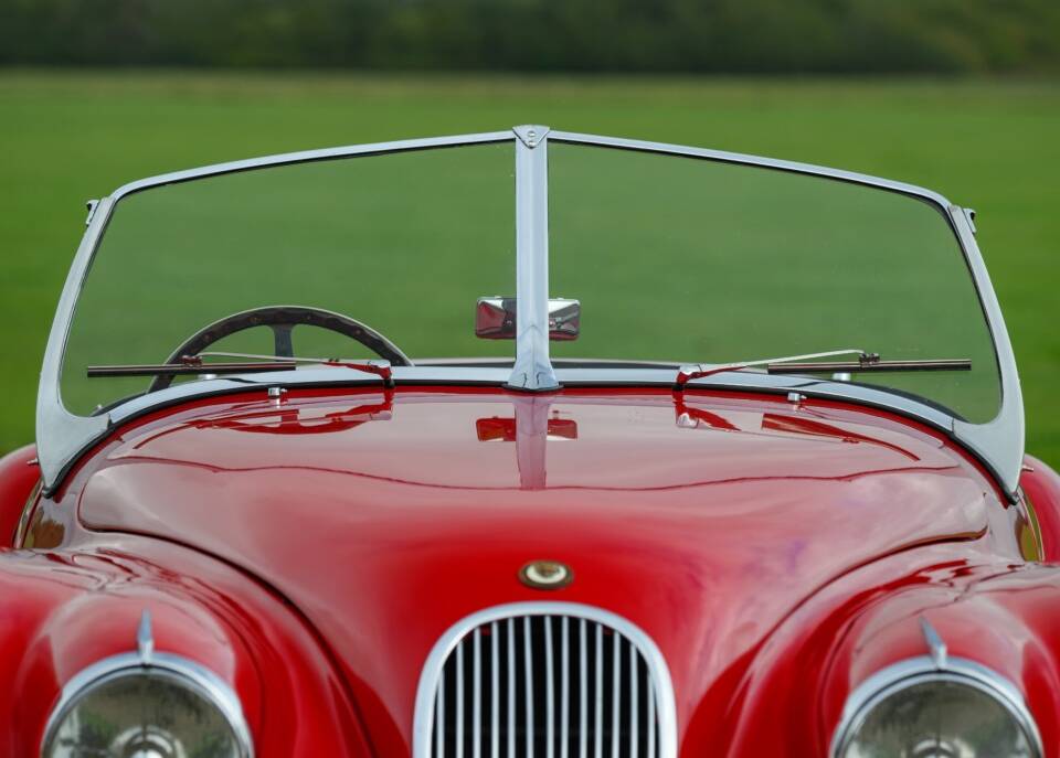 Image 16/37 of Jaguar XK 120 SE OTS (1954)