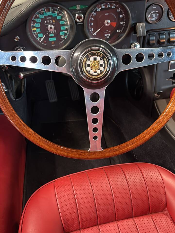 Afbeelding 20/34 van Jaguar E-Type (1968)