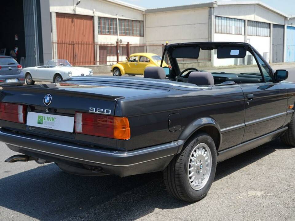 Image 7/19 de BMW 320i (1989)