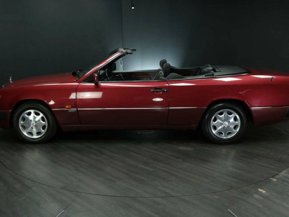 Bild 3/50 von Mercedes-Benz 300 CE-24 (1992)