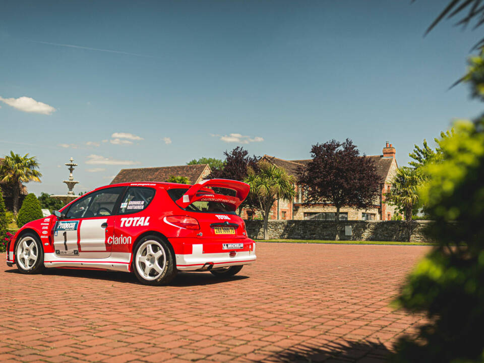 Bild 7/25 von Peugeot 206 WRC Evo 2 (2001)