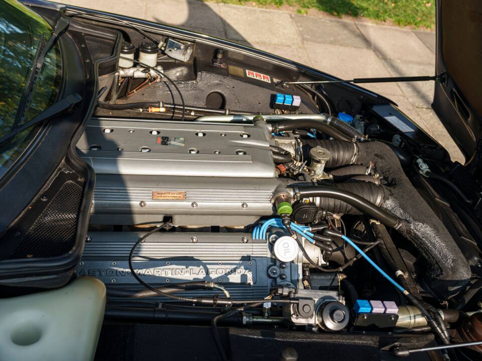 Image 26/26 of Aston Martin Virage Volante (1994)